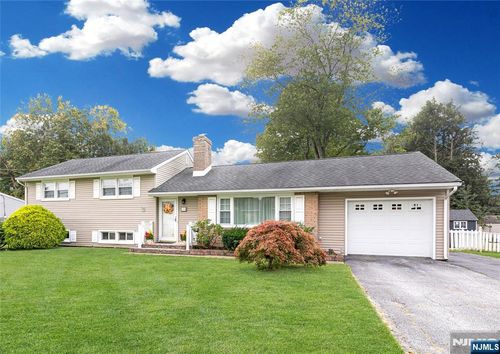 100 Eyland Ave, Succasunna, NJ, 07876-1528 | Card Image