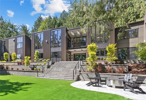 204 Northside Rd, Bellevue, WA, 98004-6718 | Card Image