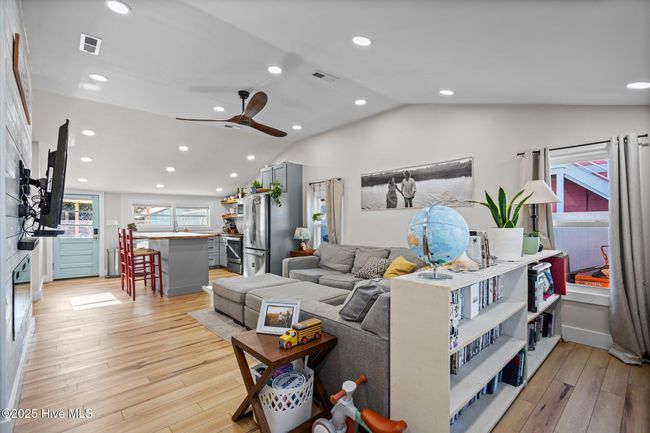 333 Fourth Ave S, House other with 2 bedrooms, 2 bathrooms and null parking in Kure Beach NC | Image 6