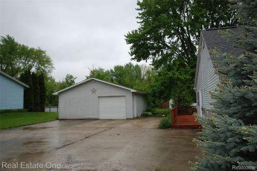 5399 Brobeck St, Flint, MI, 48532-4002 | Card Image