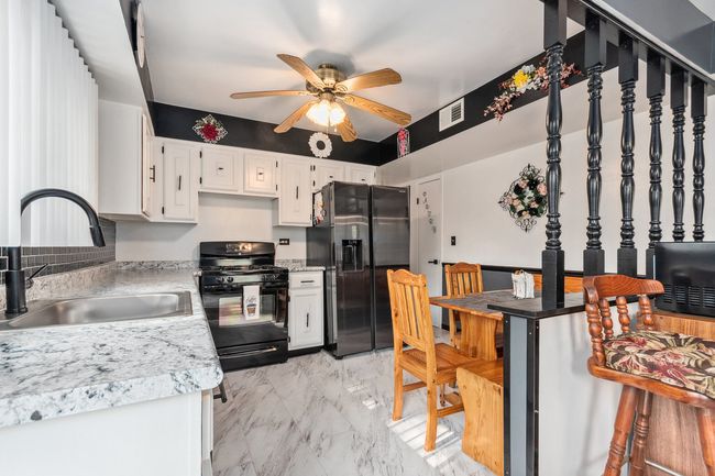 230 Ridgefield Ln, House other with 3 bedrooms, 3 bathrooms and 2 parking in Naperville IL | Image 8