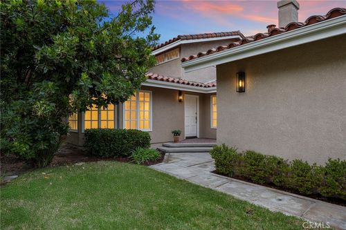 33 Malaga Pl W, Manhattan Beach, CA, 90266-7205 | Card Image