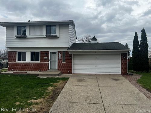 39394 Carrie Dr, Sterling Heights, MI, 48313-5034 | Card Image
