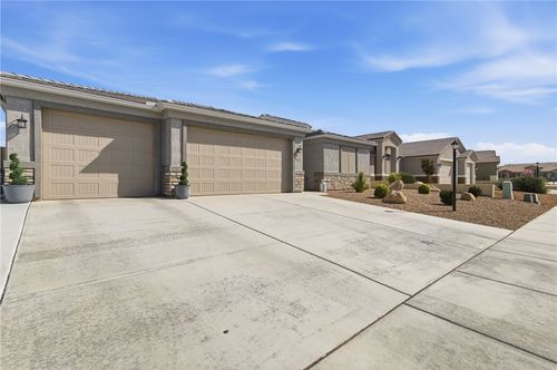 4686 E Old West Rd, Kingman, AZ, 86401-5140 | Card Image