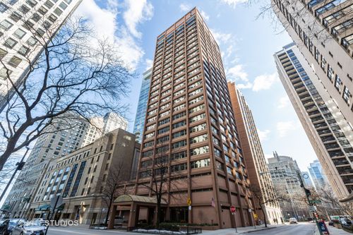 404-247 E Chestnut St, Chicago, IL, 60611-2425 | Card Image