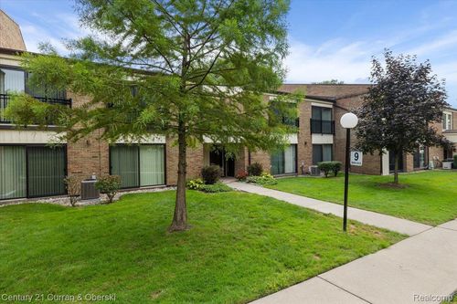 18415 University Park Dr, Livonia, MI, 48152-2629 | Card Image