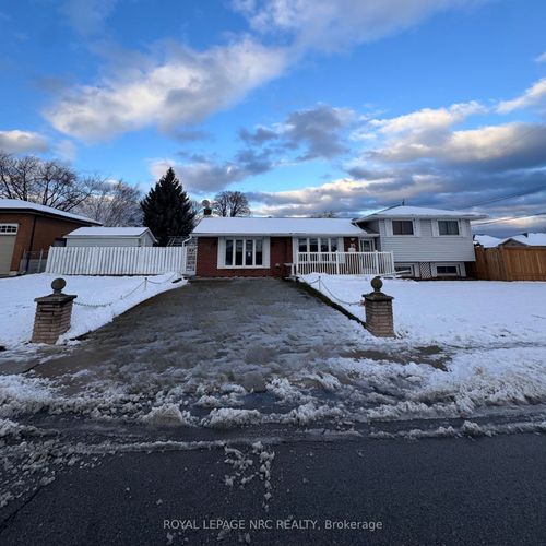 35 Eugene St, Hamilton, ON, L8H2R1 | Card Image