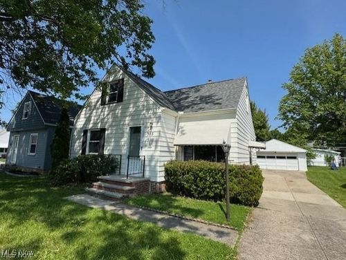 385 E 271st St, Euclid, OH, 44132-1709 | Card Image