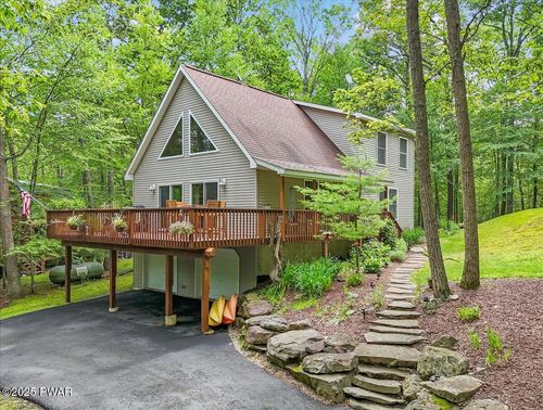 111 Sun Valley Dr, Tafton, PA, 18464-9646 | Card Image