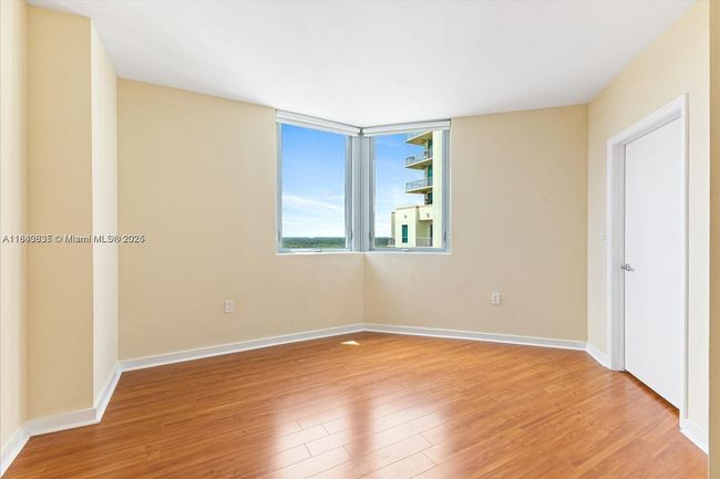 APT-2108 - 9055 Sw 73 Rd Ct, Condo with 2 bedrooms, 2 bathrooms and null parking in Pinecrest FL | Image 9