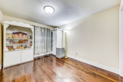 main-47 Empringham Dr, Scarborough, ON, M1B3Z1 | Card Image