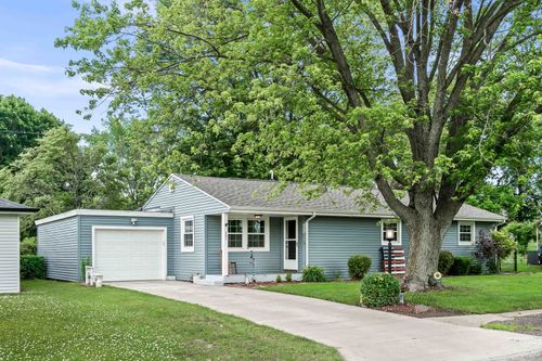 602 E 5th St, Mackinaw, IL, 61755-7606 | Card Image