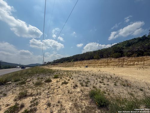 687 Valley Hvn, Canyon Lake, TX, 78133 | Card Image