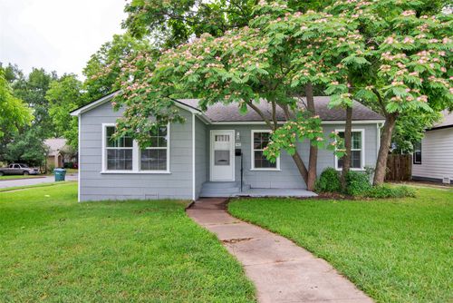 902 N Woods St, Sherman, TX, 75092-5754 | Card Image