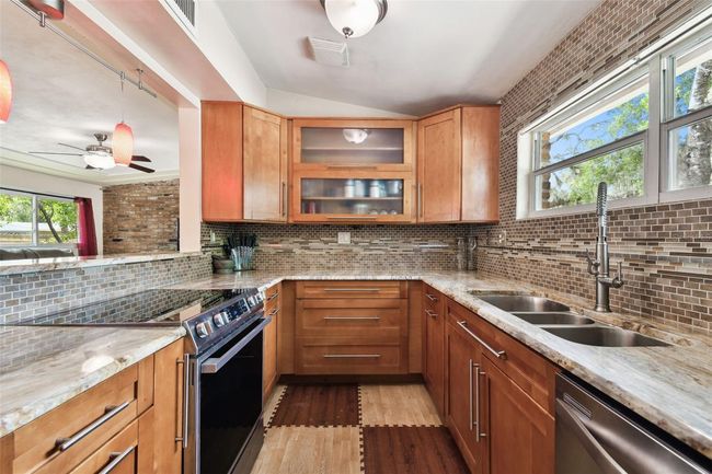 422 Dunedin Cir, House other with 4 bedrooms, 2 bathrooms and null parking in TEMPLE TERRACE FL | Image 15