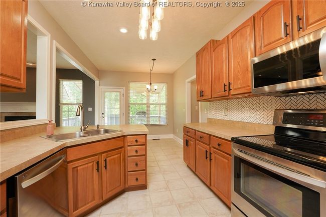 121 Jericho Rd, House other with 4 bedrooms, 3 bathrooms and null parking in Winfield WV | Image 9
