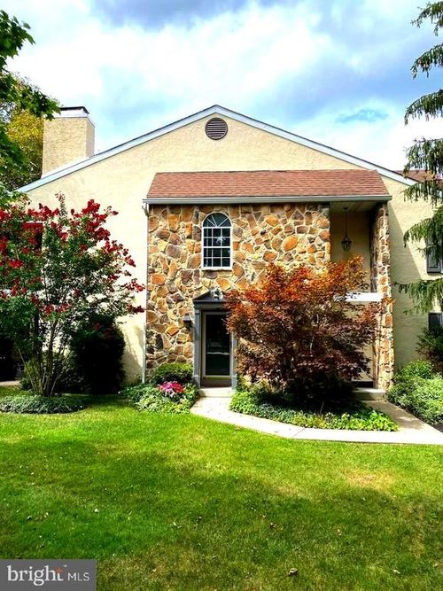 214 Valley Stream Ln, CHESTERBROOK, PA, 19087-5855 | Card Image