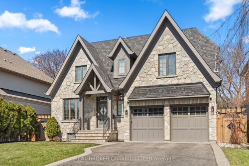 40 Hilldowntree Rd, Etobicoke, ON, M9A2Z8 | Card Image