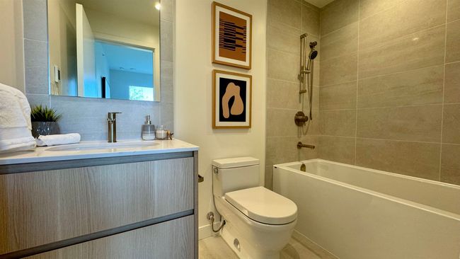 Bathroom with bathing tub / shower combination, vanity, tasteful backsplash, and toilet | Image 14