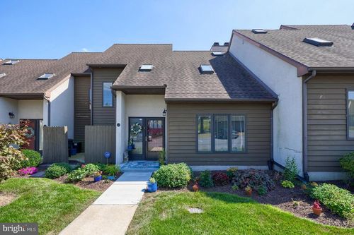 32 Hawk Valley Ln, DENVER, PA, 17517-9700 | Card Image