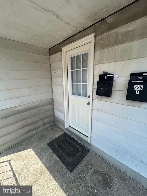 8-402 N 4th St, LEBANON, PA, 17046-3703 | Card Image