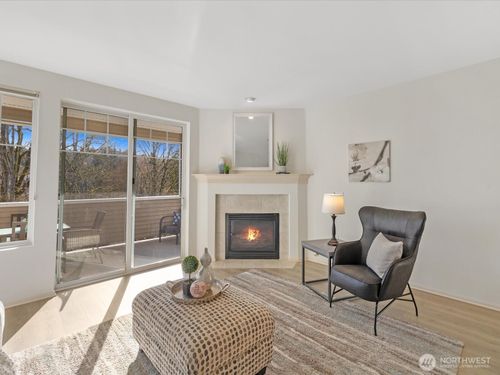 b214-2244 132nd Ave Se, Bellevue, WA, 98005-5320 | Card Image