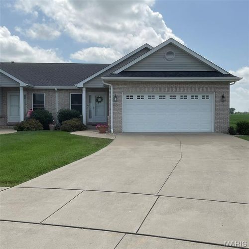 b-95 Crimson Ct, Highland, IL, 62249 | Card Image