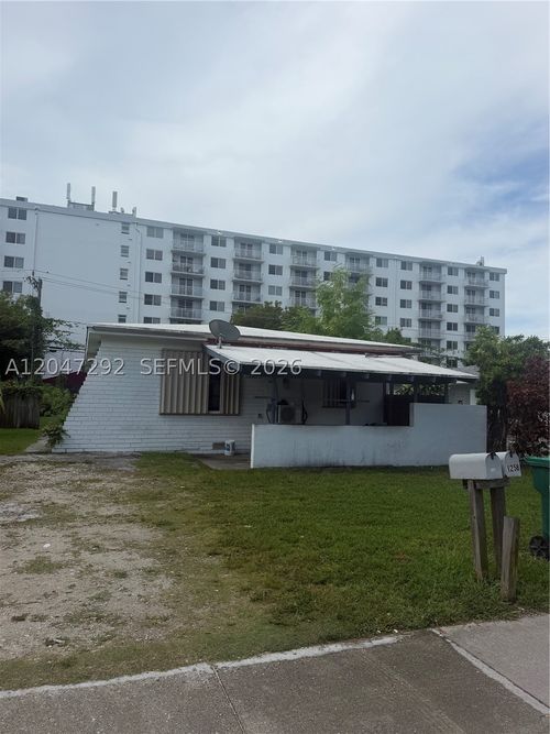 1258 Ne 109th St, Miami, FL, 33161-7330 | Card Image