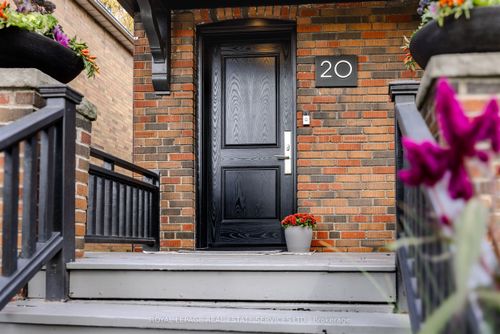 20 Verbena Ave, Toronto, ON, M6S1K1 | Card Image