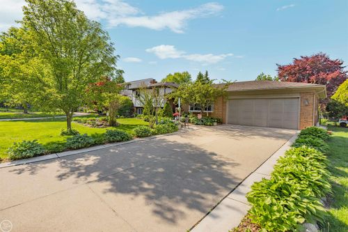 28329 E Blom Dr, Harrison Township, MI, 48045-2201 | Card Image