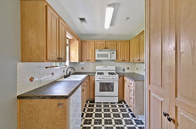 Mother-in-law Suite Kitchen | Image 25