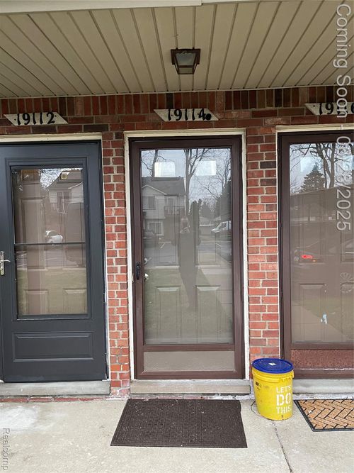 19114 E 14 Mile Rd, Roseville, MI, 48066-1036 | Card Image