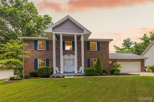 16027 Clarkson Woods Dr, Chesterfield, MO, 63017-5018 | Card Image