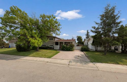 108 Robin Cres, Fort Mcmurray, AB, T9H2W3 | Card Image