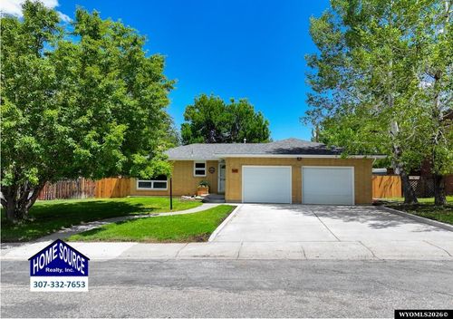 585 Cedar St, Lander, WY, 82520-3433 | Card Image
