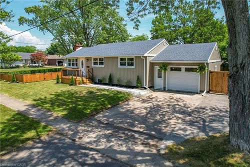 52 Valencourt Dr, Welland, ON, L3C1M8 | Card Image