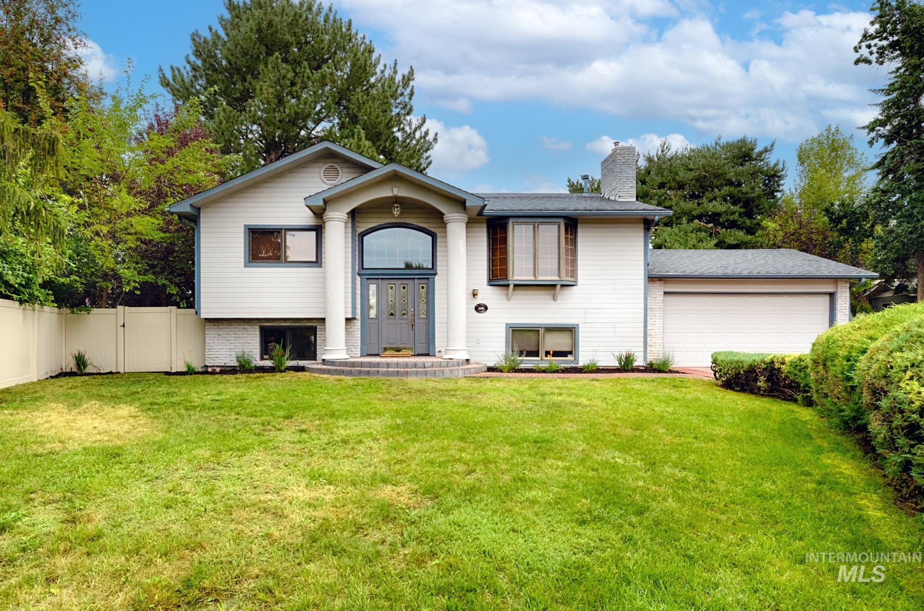 Blossom Pl, Meridian, ID 83646