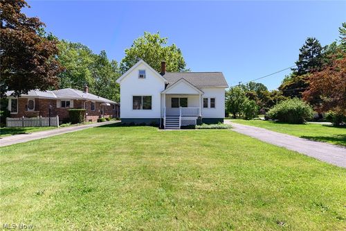 3213 Clague Rd, North Olmsted, OH, 44070-1474 | Card Image