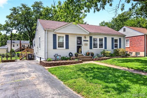 10338 Saint Henry Ln, Saint Ann, MO, 63074-2711 | Card Image