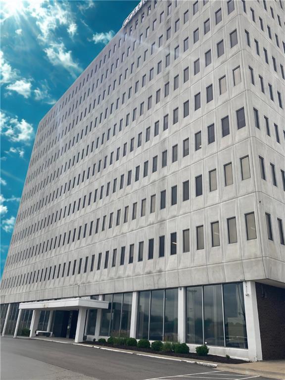4240 Blue Ridge Blvd, Kansas City, MO 64133