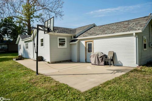 1620 Greenwood Dr, Ottumwa, IA, 52501-3922 | Card Image