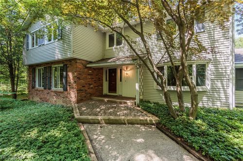 7859 Sugarbush Ln, Gates Mills, OH, 44040-9317 | Card Image