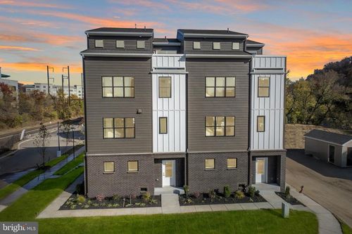 47o-947 Riverplace Dr, CONSHOHOCKEN, PA, 19428-2471 | Card Image