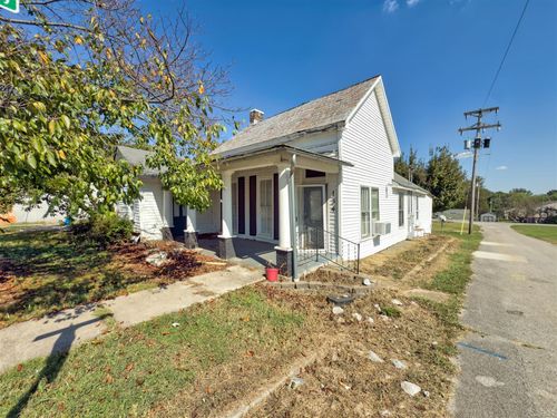 134 S Main St, Adairville, KY, 42202-8452 | Card Image