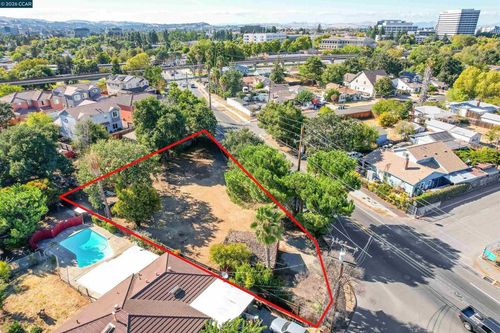 2812 Cowell Rd, Concord, CA, 94518-1321 | Card Image
