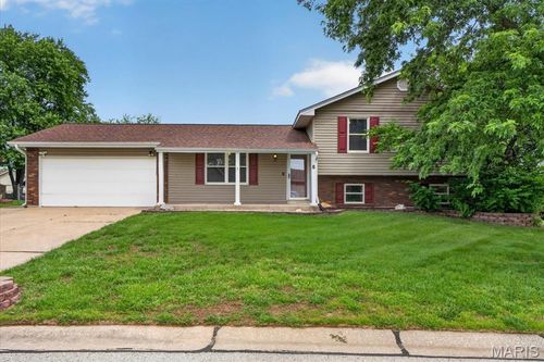 8 Vanguard Dr, Saint Peters, MO, 63376-4408 | Card Image