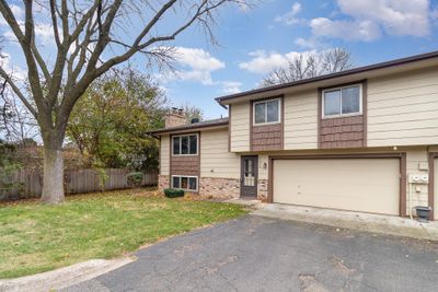 5560 Aldrich Drive N, Townhouse with 2 bedrooms, 1 bathrooms and null parking in Brooklyn Center MN | Image 2