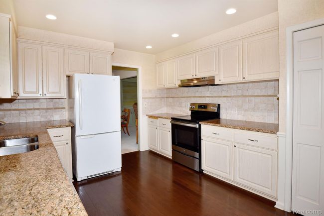 1010 Rock Spring Rd, House other with 4 bedrooms, 3 bathrooms and null parking in Bloomfield Hills MI | Image 12