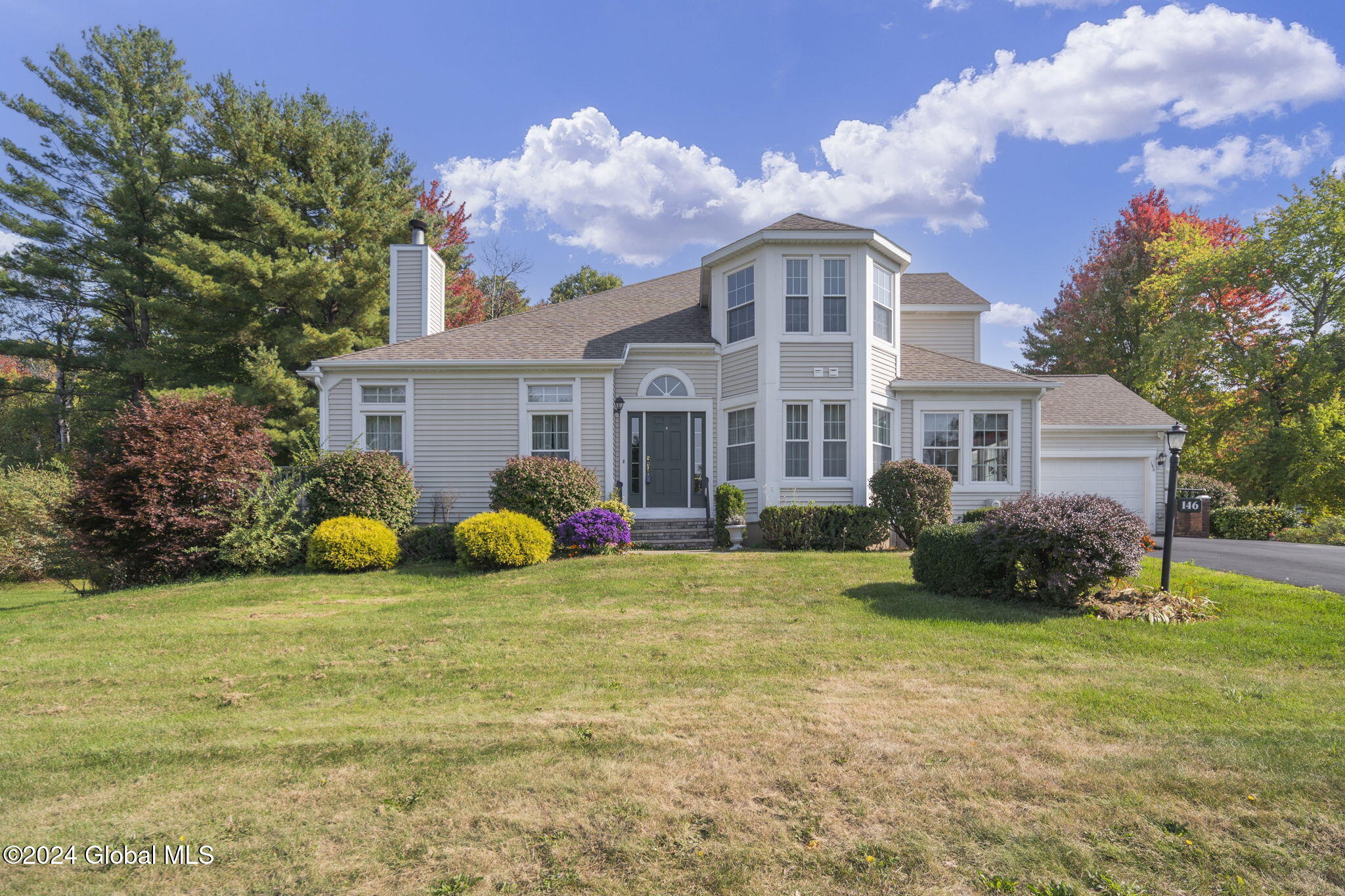 Killarney Dr, Schenectady, NY 12309