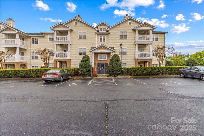 19725 Deer Valley Dr, Condo with 2 bedrooms, 2 bathrooms and null parking in Cornelius NC | Image 7